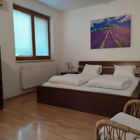 Kate & Jenny - Two-Level Apartment In The Old Town Братислава Екстериор снимка