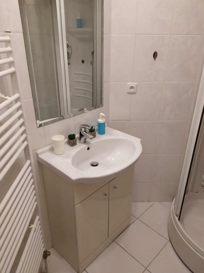 Kate & Jenny - Two-Level Apartment In The Old Town Братислава Екстериор снимка