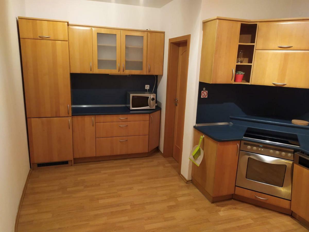 Kate & Jenny - Two-Level Apartment In The Old Town Братислава Екстериор снимка