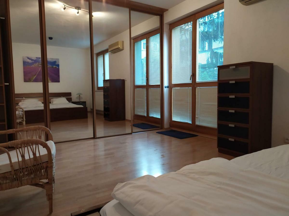 Kate & Jenny - Two-Level Apartment In The Old Town Братислава Екстериор снимка